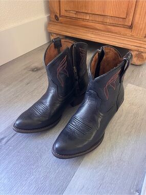 Ariat Darlin Black with pink/yellow stitching Leather Western Ankle Booties 7.5B